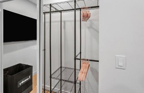 New 1 BR, King Bed, Laundry In-Unit, Parking - Foto 26