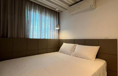 Flat Beach Class Excelsior - Apto Completo para 4 pessoas vista rio e mar - Foto 7