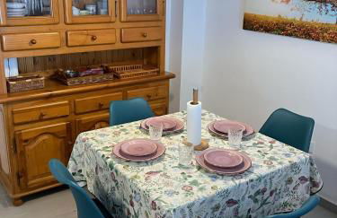 Costa Dorada Beach Villa with Shared Pool and Terrace - Foto 7