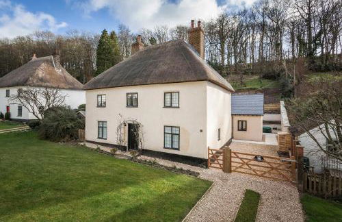 Three Little Pigs Luxury Cottage - Photo 1