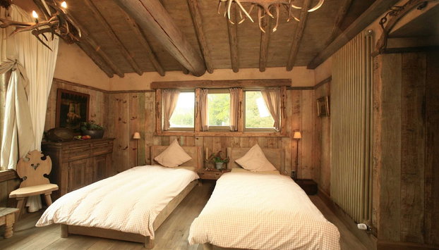 Luxurious Chalet with Hot Tub & Sauna in Thirimont - Foto 3, Habitación