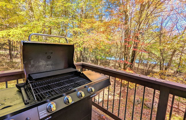 Elk Hollow by Avantstay Lakefront Chalet w Game Room Fire Pit - Photo 49
