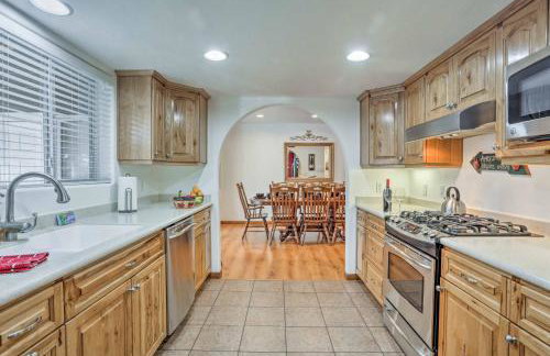 Game Room, Yard, Deck and Fireplace Lakeside Home - Foto 7