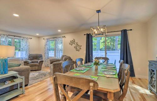 Sun-Dappled Retreat - Walk to Wickaboag Lake! - Foto 5