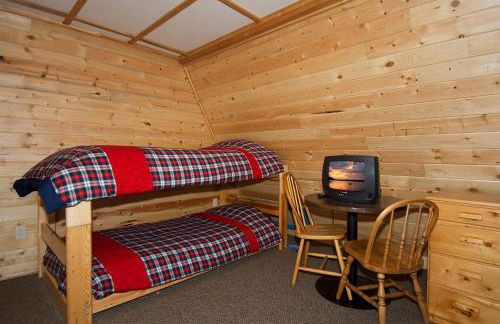 Grey Wolf Retreat by KABINO Sleeps 20 Commercial Kitchen Fire Pit WiFi Bunk Beds - Foto 44