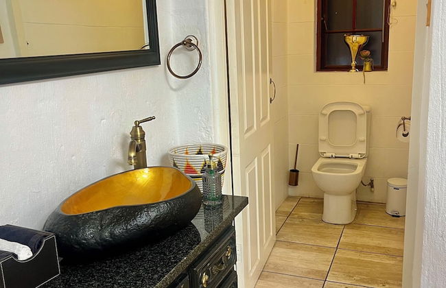 Serene Thatched Roof Retreat in Faerie Glen, Pretoria - Foto 12