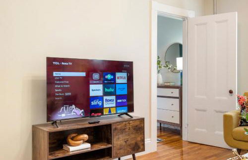 Downtown Beverly Minutes to Salem+Train w/Parking - Photo 16