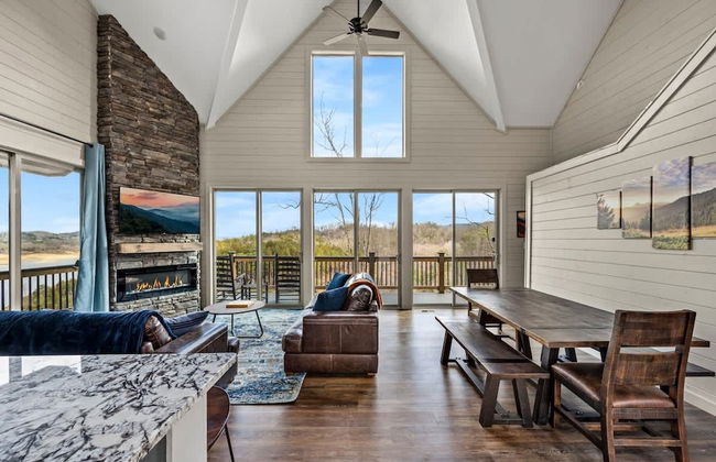 NEW Lake View Indoor Pool Sleeps 14 Hot Tub - Foto 12