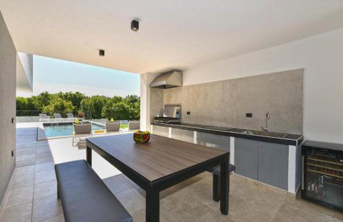 Spacious Villa With Pool and Garden in Stokovci - Foto 44