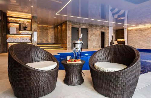 Lux Manor Sleeps 30 - Pool Sauna Hot Tub Cave - Foto 49