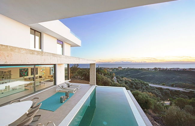 Villa in Marbella With Private Heated Pool - Photo 21