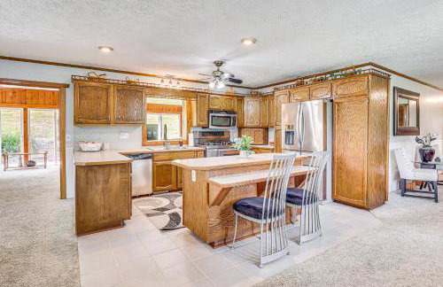 Spacious Ohio Family Home on 5-Acre Property! - Foto 7