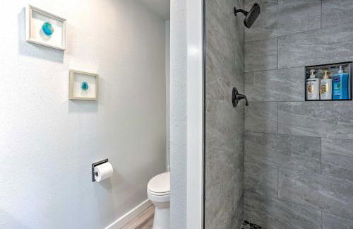 Lakeside Lacey Gem with Sauna and Private Dock - Foto 34