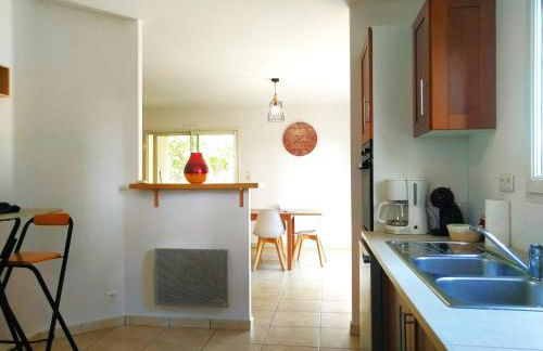 Le Parc Jean Édouard - Spa avec jacuzzi privé - Superbe villa 4 chambres - 9 couchages - 6 lits - Poêle - Parking - Climatisation réversible- Terrasse ombragée et grand jardin - Foto 31