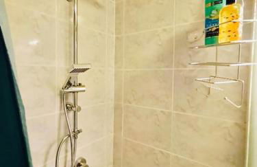 Savana Lodge, Wi-Fi, Parking Privé et Calme, Sortie 12 ChanaS - Foto 6