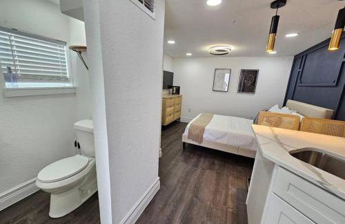 The Hideaway DT Orlando Tiny Home w Free Parking - Foto 23