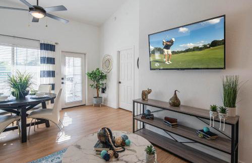 Family-Friendly Stay , Tennis & Basketball Courts, King Beds & Parking- H2167 - Foto 31