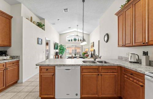 Sunkist Getaway - Photo 36