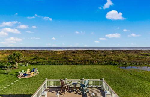 Beachfront Hideaway! Luxury Beachfront, SwimSpa, Game Room, Firepit by Bolivar Vacations - Foto 7