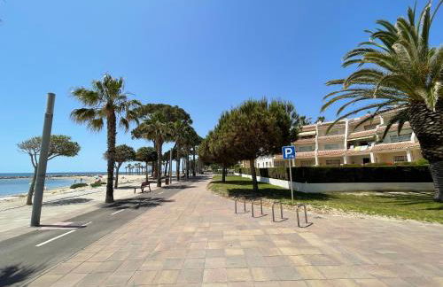 Myhost la Dorada frente al mar - Photo 27