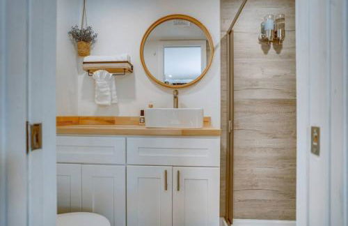 Luxury Tiny Container Home 2mi to Beach Private - Foto 16