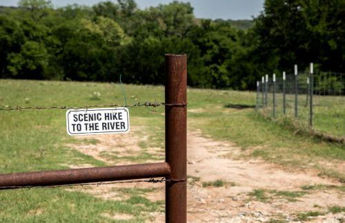 Hobbit Treehouse with Waterfall on the Brazos River for Glamping in Texas - Foto 22