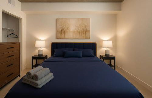 Trendy 3BR City Apt Pool and Ping Pong Fun - Foto 2