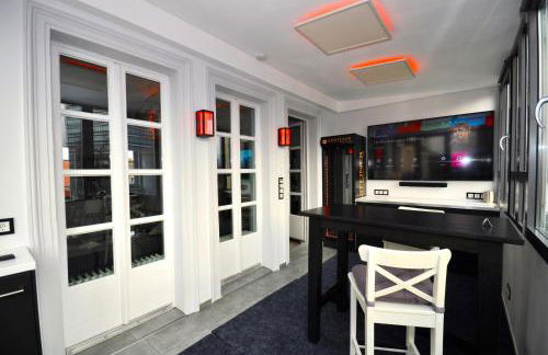 Zentral, am Park mit Parkplatz - Foto 4