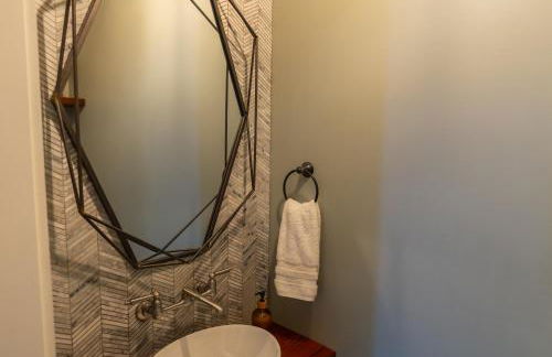 Designer Penthouse with Rooftop Deck Near Downtown and Lookout Mtn - Foto 65