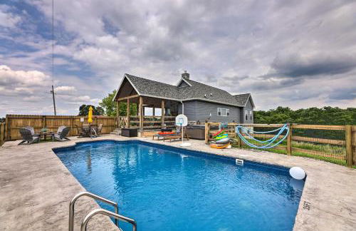 Chic Williamstown Retreat with Pool and Hot Tub! - Foto 29