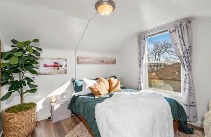 Midtown Flight Deck: 2BR Gem - Foto 9