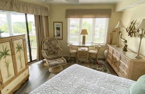 Port O' Call C302 - IOP Island Retreat! Treetop Oceanview! - Foto 10