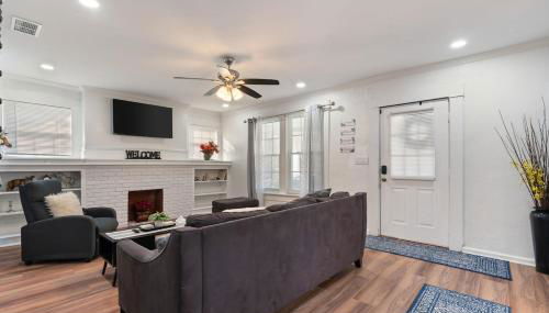 Mara Retreat with Fire Pit-Grill-Patio-Games-Jacuzzi - Foto 1