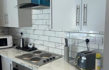 City West Apartments 3 bedroom large & modern Apartment - Photo 4