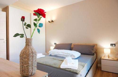 Costa Blu-Pool and Terrace with Lake View - Foto 7