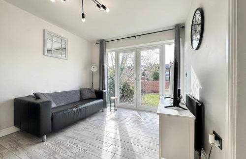 Modern 2 Bedroom Apartment - Near Hospital & Racecourse - Foto 17