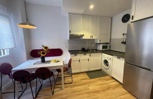 A 4 min andando del metro 3 habitaciones con baño privado - Foto 2