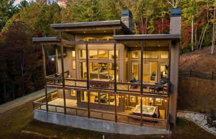 Honeysuckle Chalet - Luxe Mountain Chalet - Hot Tub, Wi-Fi, Pool Table, Party Deck, Fire Pit - 15 mins to Blue Ridge! - Foto 72