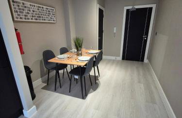 #23 Lux stylish 2 bed 2 bath with balcony NEC n12 - Sleeps 4 - "Perfect for contractors and Families - Free Parking" - Foto 6