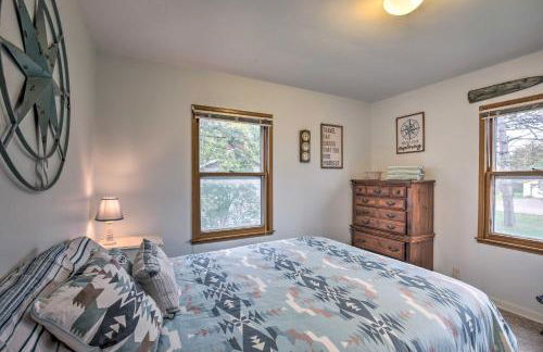 Birchwood Cottage with Red Cedar Lake Access! - Foto 15