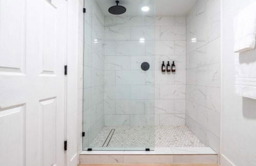 Symphony at The Key - 7BR Mansion , 1mi to UF & DT - Photo 56