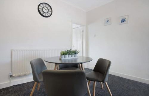 Spacious Living Room & Modern Comforts, Sleeps 4 - Foto 6