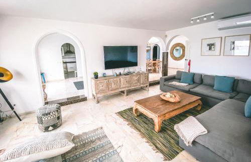 Villa Los Flamencos by Veaco- Beachfront & pool - Photo 9