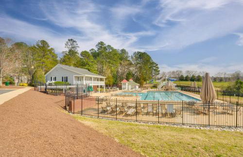 Fire Pit and Pool Access Quiet Holly Springs Home - Foto 36