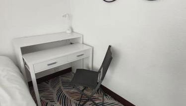 Piso con terraza y zonas verdes - Foto 5