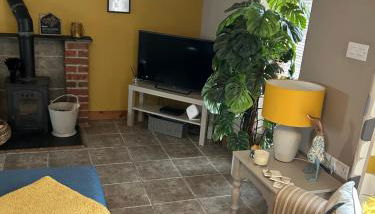 Cosy riverside property - Photo 4