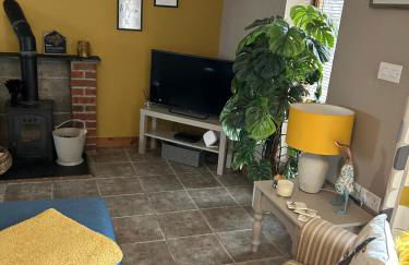 Cosy riverside property - Photo 4