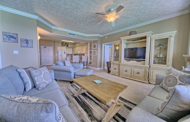 Relaxing Beachfront Condo with Beach Access - Unit 1603 by RedAwning - Foto 18