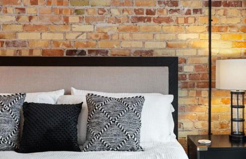 Luxury TC Loft: Historic Condo! - Foto 35