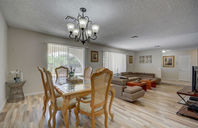 Luxurious 4BR House with Large Pool Near Strip - Foto 28